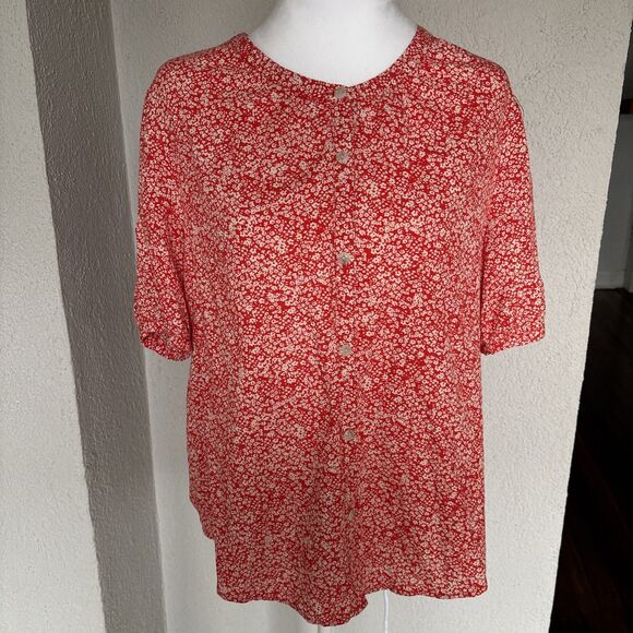 Universal Threads Spring Red And white Floral Button Up  Top Size Small - NWT - Picture 1 of 8
